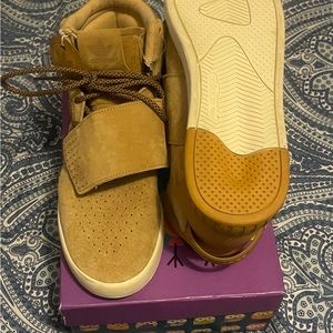 NWOT 6.5Y Adidas Tubular Shoes